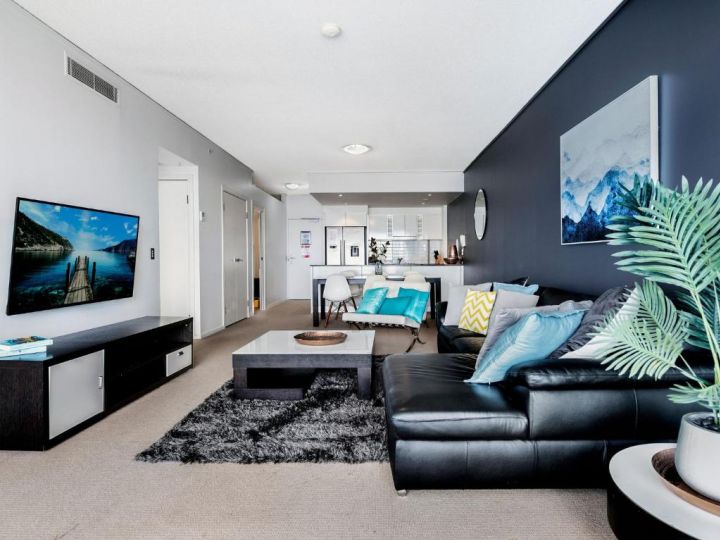 Modern 3 Bedroom Apartment with Ocean Views at Sierra Grand Apartment, Gold Coast - imaginea 4