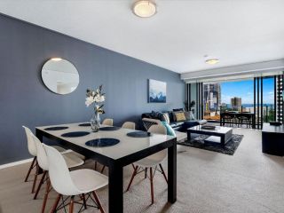 Modern 3 Bedroom Apartment with Ocean Views at Sierra Grand Apartment, Gold Coast - 5