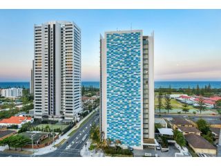 Modern 3 Bedroom Apartment with private Spa and Ocean views Apartment, Gold Coast - 3