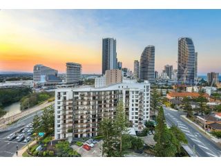 Modern 3 Bedroom Apartment with private Spa and Ocean views Apartment, Gold Coast - 4