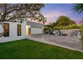 Elegant Modern Concrete 4 BR Family Beach Home Guest house, Australia - thumb 2