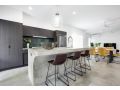 Elegant Modern Concrete 4 BR Family Beach Home Guest house, Australia - thumb 15