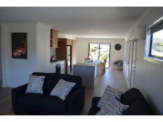 Modern and Convenient in Newstead Apartment, Newstead - 1