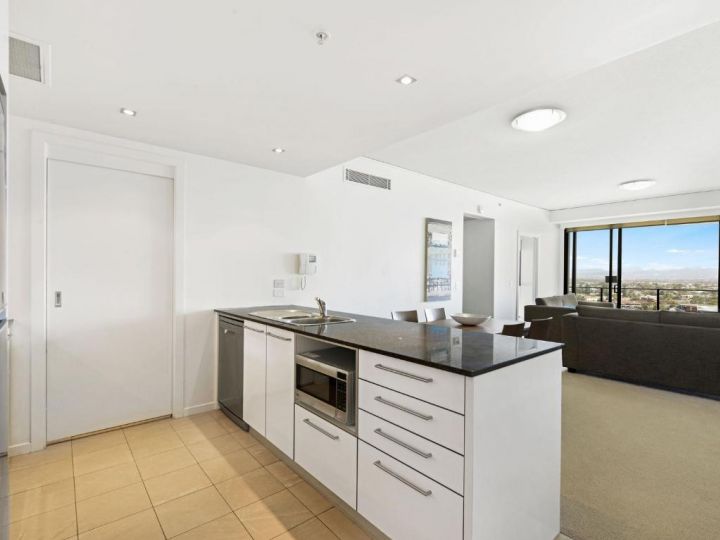 Modern Apartment with Hinterland Views Sierra Grand Broadbeach Apartment, Gold Coast - imaginea 3