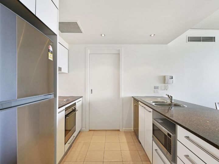 Modern Apartment with Hinterland Views Sierra Grand Broadbeach Apartment, Gold Coast - imaginea 6