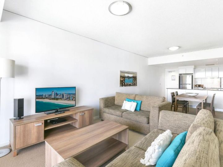 Modern Apartment with Hinterland Views Sierra Grand Broadbeach Apartment, Gold Coast - imaginea 4