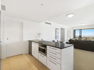 Modern Apartment with Hinterland Views Sierra Grand Broadbeach Apartment, Gold Coast - 3