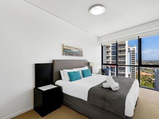 Modern Apartment with Hinterland Views Sierra Grand Broadbeach Apartment, Gold Coast - 1