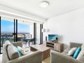 Modern Apartment with Hinterland Views Sierra Grand Broadbeach Apartment, Gold Coast - thumb 2