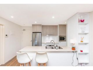 Modern Canberra Living in Great City Location Apartment, Canberra - 4