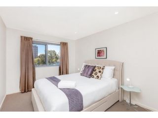 Modern Canberra Living in Great City Location Apartment, Canberra - 3