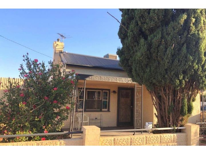Modern Charming Minersâ€™ Cottage +Free Internet Guest house, Broken Hill - imaginea 2