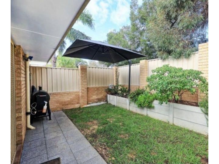 Modern, cheerful, Large private home with secure parking Villa, Perth - imaginea 4