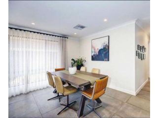 Modern, cheerful, Large private home with secure parking Villa, Perth - 1