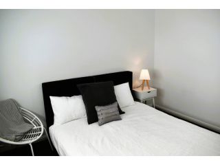 Modern Coastal Townhouse @ the Beach Guest house, Dromana - 4