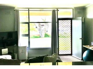 Modern comfort, central 2 bedroom apartment Apartment, Mount Gambier - 4