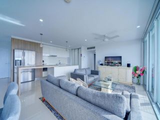 Modern Contemporary Southport Apartment Apartment, Gold Coast - 4