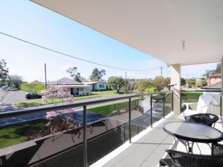 Modern Conveniently Located Across From the Main Street Guest house, Huskisson - 4