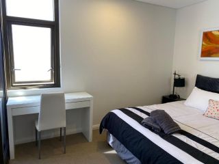 Governor Luxe 1 BR Apartment in the heart of Barton WiFi Netflix Gym Wine Secure Parking Canberra Apartment, Kingston - 1