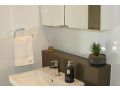 Governor Luxe 1 BR Apartment in the heart of Barton WiFi Netflix Gym Wine Secure Parking Canberra Apartment, Kingston - thumb 7