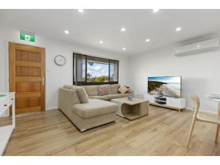 Modern Family Holiday Home Overlooking Jervis Bay Guest house, Vincentia - 2