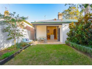 Modern Family Home with Yard for Sydney Explorer Guest house, Sydney - 2