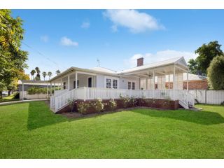 Modern Hamptons Cottage with Outdoor Deck Guest house, Mudgee - 2