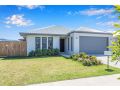 Modern Home with Private Spa and Fenced Garden Guest house, Trinity Beach - thumb 14