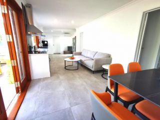 Modern Villa close to CBD, Airport, Botanical Gardens Guest house, Cairns - 4