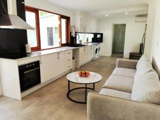 Modern Villa close to CBD, Airport, Botanical Gardens Guest house, Cairns - 2