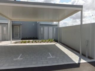 Modern Luxury 1 Bedroom Apartment - Walk to the shops! Apartment, Western Australia - 1