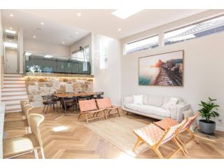 Modern Luxury Minutes From Coogee Beach Guest house, Sydney - 1