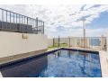 Modern Manly Apartment with Stunning Views, Pool Apartment, Sydney - thumb 1