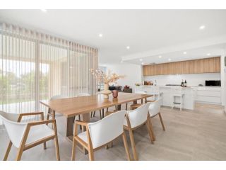Modern Minimalistic Home 3BR Guest house, Perth - 3