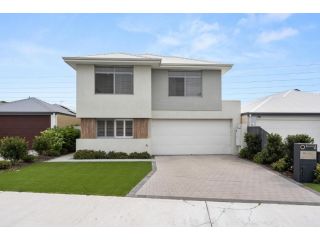 Modern Minimalistic Home 3BR Guest house, Perth - 5