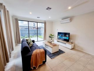 Modern Narre Warren three bedroom townhouse, close to Fountain Gate SC Guest house, Victoria - 1
