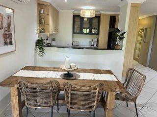 Modern quality unit with resort style pool Apartment, Townsville - 3