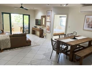 Modern quality unit with resort style pool Apartment, Townsville - 1
