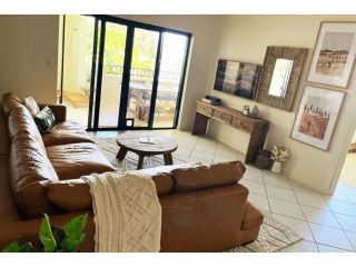 Modern quality unit with resort style pool Apartment, Townsville - 4