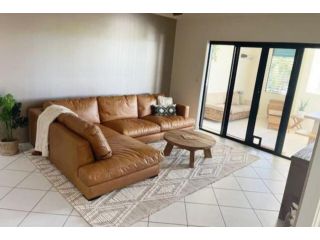 Modern quality unit with resort style pool Apartment, Townsville - 5