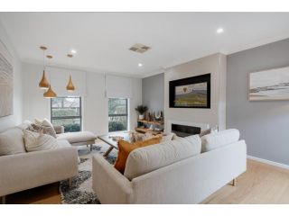 Modern, Single Level House with Private Gardens Guest house, New South Wales - 5