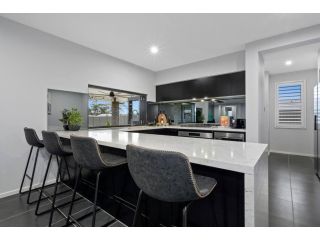 Modern, Spacious, 5Bed, Relaxed outdoor flow Guest house, New South Wales - 3