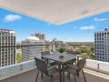 Modern Spacious City Pad with Rooftop Pool and Gym Apartment, Sydney - thumb 11