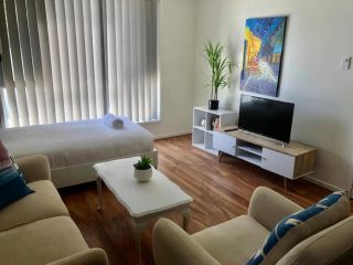 Bright 1 Bedroom Apartment 5km to Surfers Paradise Apartment, Gold Coast - 2