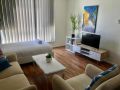Bright 1 Bedroom Apartment 5km to Surfers Paradise Apartment, Gold Coast - thumb 2