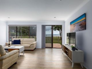 Moona Beach House Jervis Bay Rentals Guest house, Huskisson - 1