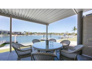 Moondance 1 Waterfront property with pontoon Apartment, Yamba - 5