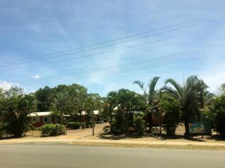 Moore Park Beach Huts Apartment, Queensland - 2