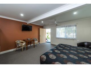 Moore Park Beach Motel Hotel, Queensland - 5