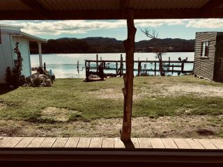 The Artists Cottage - absolute waterfront Bed and breakfast, Strahan - 3